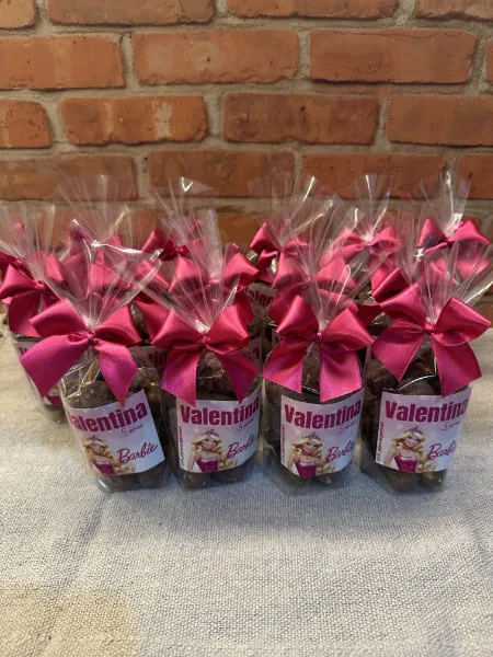Pipocas gourmet em embalagens com laço pink e etiqueta personalizada